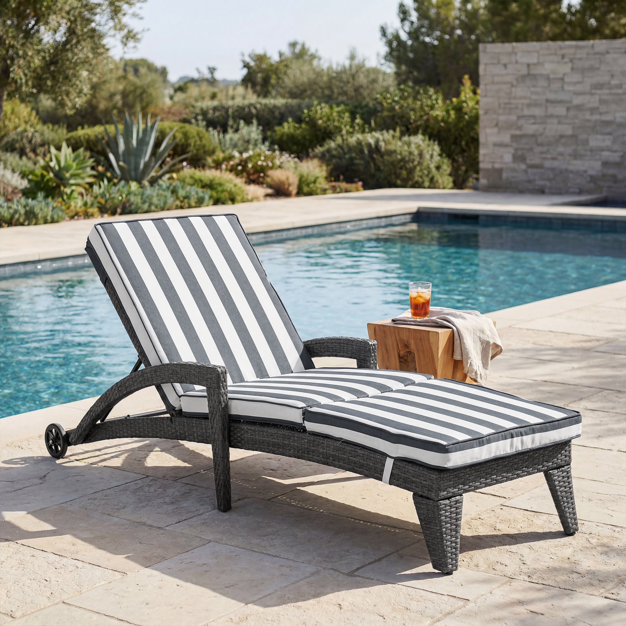 Brich Rattan Chaise Lounge with wheels (Set of 2)